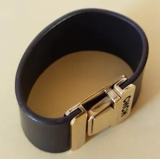Pulsera Cuero CH Negra y Dorada