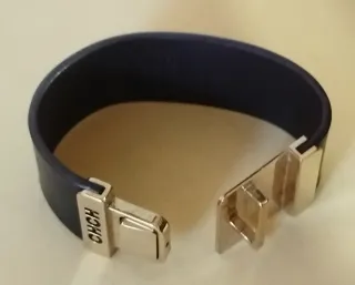 Pulsera Cuero CH Negra y Dorada