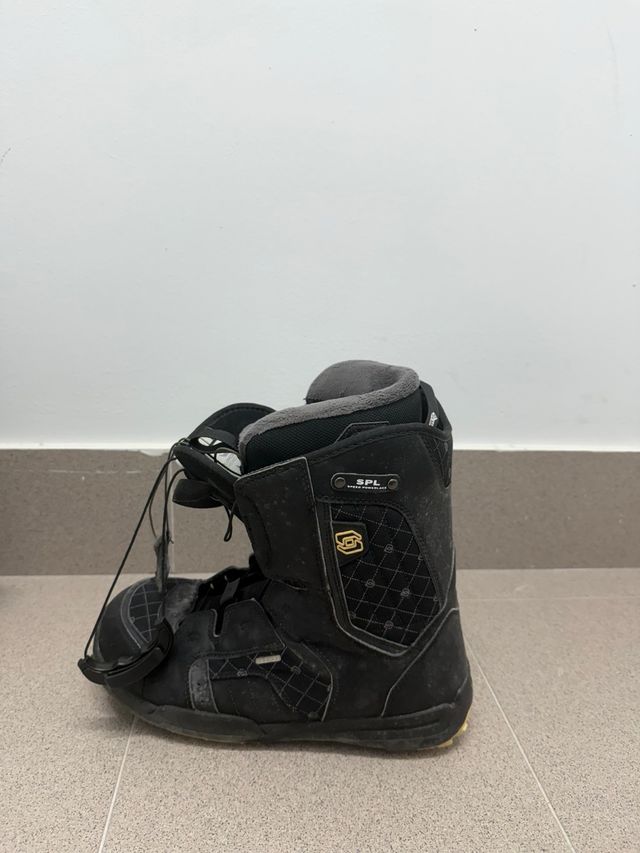 Botas de Snowboard Negras Salomon. talla 43 1/3