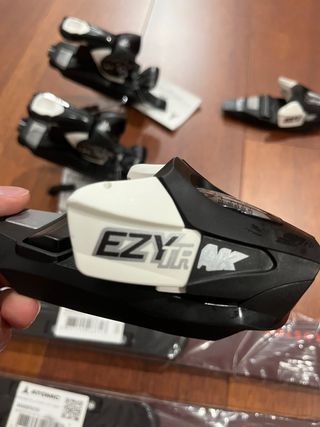 Esquís Atomic Redster 69 + Fijaciones salomon