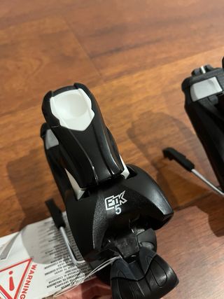 Esquís Atomic Redster 69 + Fijaciones salomon