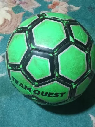 Balón de fútbol verde TEAM QUEST
