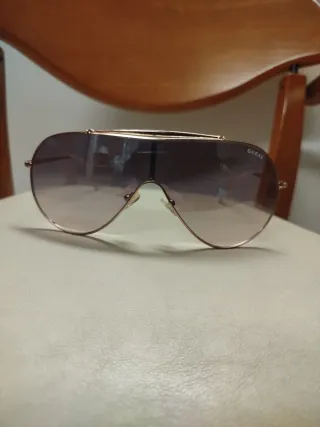 Gafas de sol Guess como nuevas.