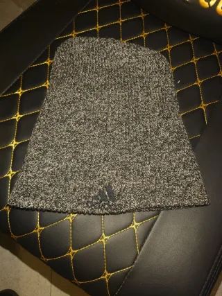 Gorro Adidas Negro y Gris