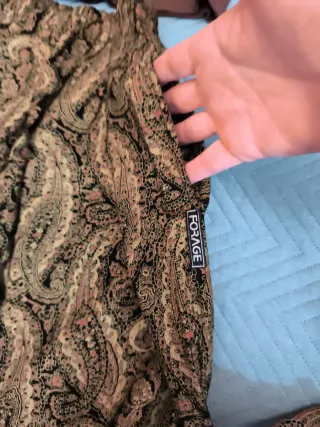 Conjunto marrón y multicolor