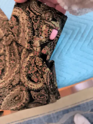 Conjunto marrón y multicolor