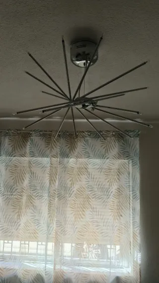 Lámpara de salón moderna y semi nueva.