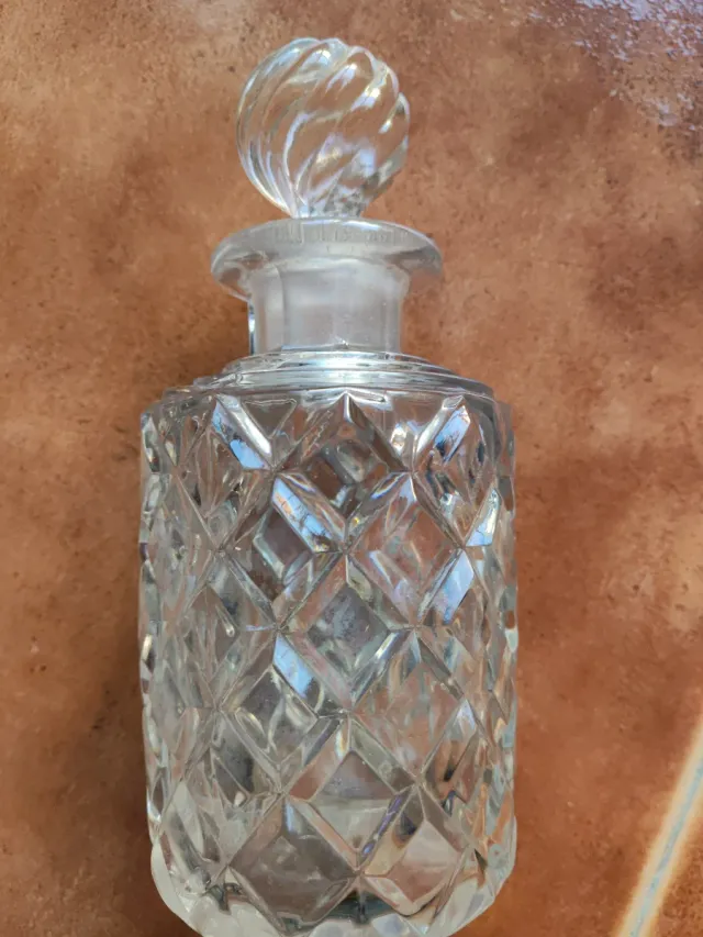 Lote exclusivo de frascos vintage de vidro esculpido