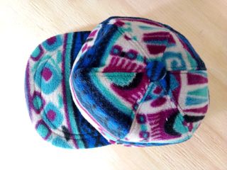 Cappello multicolore invernale di pile