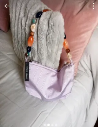 Bolso Lila con Asa de Cuentas