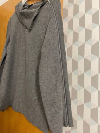 Jersey COS gris con cremallera