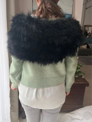 Estola de plumitas negra con lazo