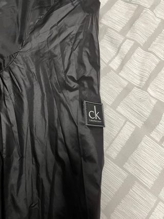 Cazadora acolchada azul Calvin Klein reversible