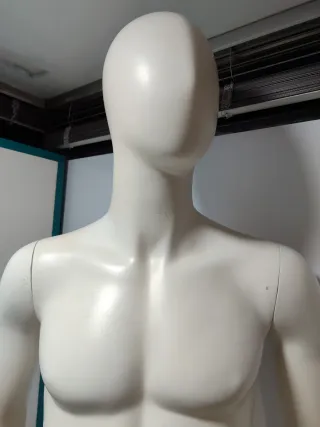 Maniquí de hombre blanco