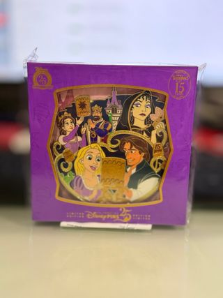 Pin Disney Edición Limitada 15 Aniversario enredad