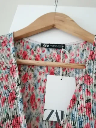 Vestido Zara floral manga larga