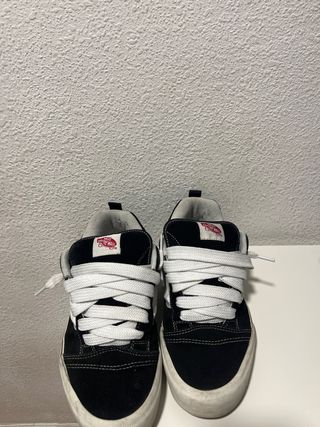 Zapatillas Vans Knu Skool Negras y Blancas