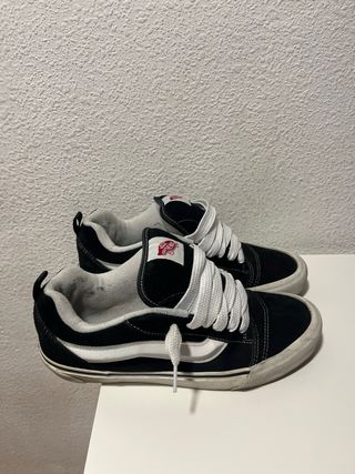 Zapatillas Vans Knu Skool Negras y Blancas