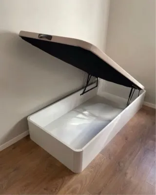 Canapé abatible beige y blanco