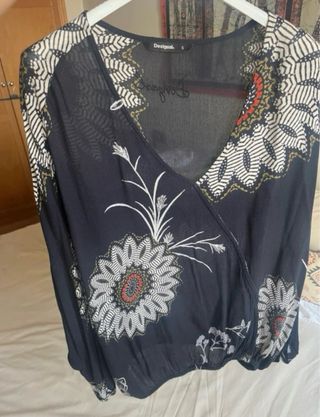 Blusa Desigual fluida Talla S