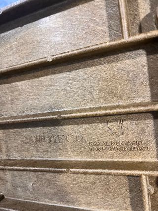 Jamonero de madera, metal y plástico