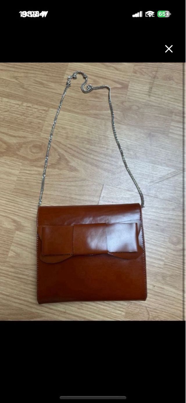 Bolso de piel marrón