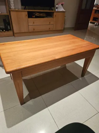Mueble de salón madera y cristal.dos mesas y silla