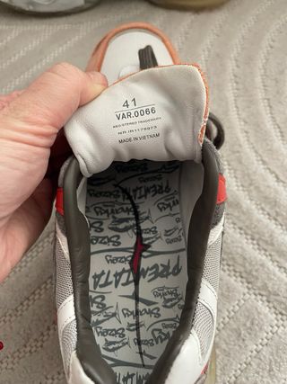 Zapatillas Premiata grises, naranjas y rojas