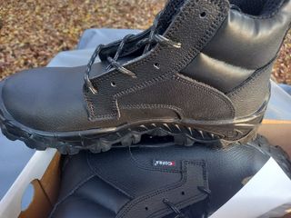 Zapatos de seguridad COFRA negros y marrones