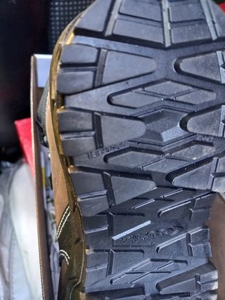 Zapatos de seguridad COFRA negros y marrones