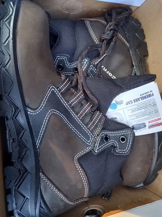 Zapatos de seguridad COFRA negros y marrones