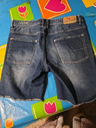 Bermuda vaquera desgastada