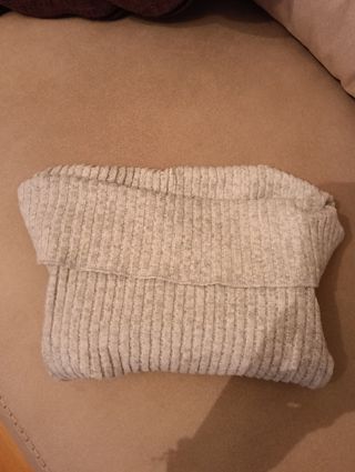 Jersey Bershka hombros descubiertos.