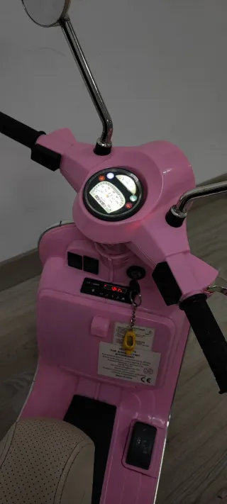 Moto Vespa Eléctrica Rosa