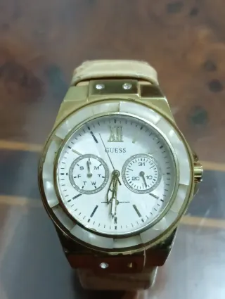 Reloj Guess Dorado y Beige