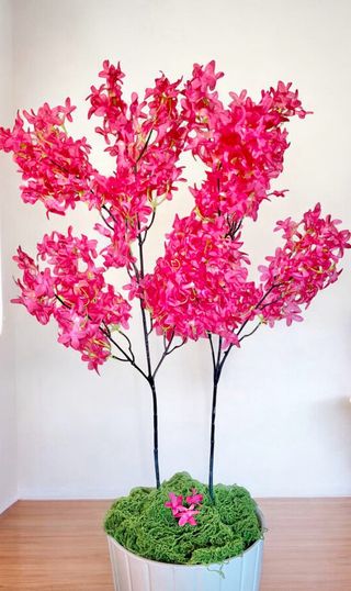 Árbol artificial rosa con maceta