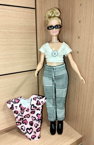 Barbie Curvy fashion