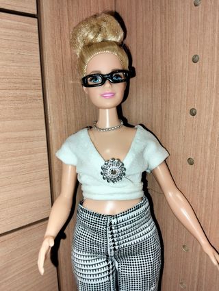 Barbie Curvy fashion