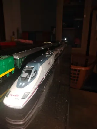 Tren a escala Electrotren AVE