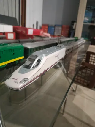 Tren a escala Electrotren AVE