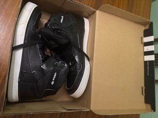 Zapatillas Adidas Negras y Plateadas