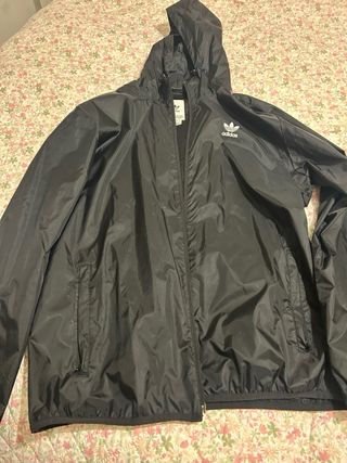 Chaqueta impermeable Adidas negra