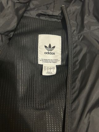 Chaqueta impermeable Adidas negra