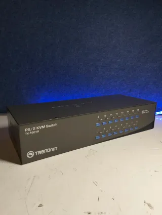 TRENDnet TK-1601R KVM 16 Puertos PS/2 VGA Rack 2U