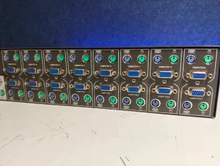 TRENDnet TK-1601R KVM 16 Puertos PS/2 VGA Rack 2U