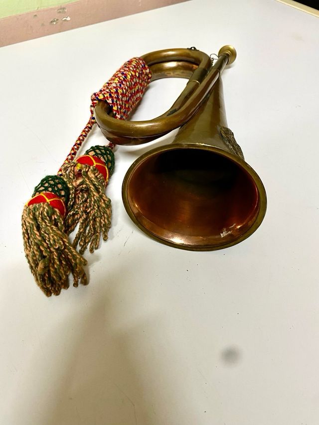 Corneta militare britannica con cordino