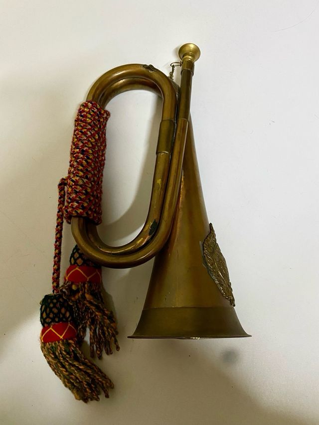 Corneta militare britannica con cordino