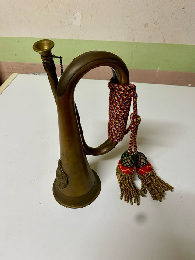 Corneta militare britannica con cordino