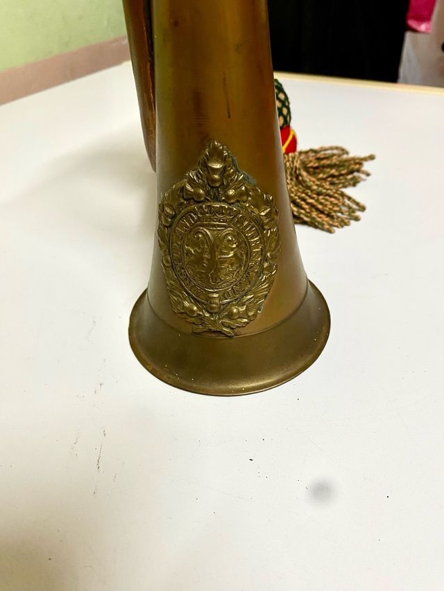 Corneta militare britannica con cordino