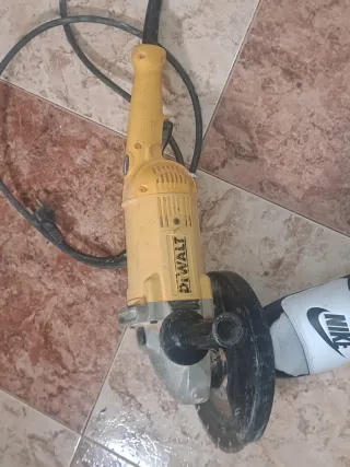 Amoladora angular DeWALT DWE492 2200W,